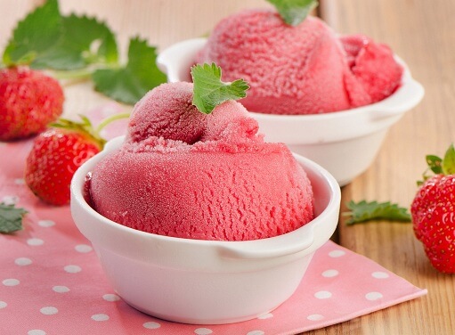 樱桃雪酸奶冰淇淋